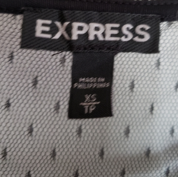 EXPRESS Mesh Lace Tee - Picture 5 of 6